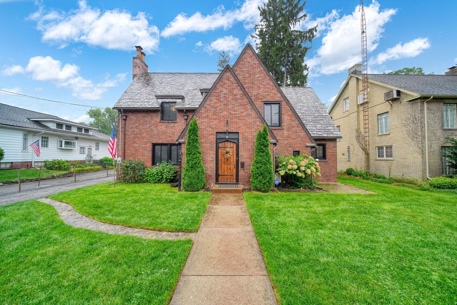 Property Photo: 1309 W Franklin Street MI 49203