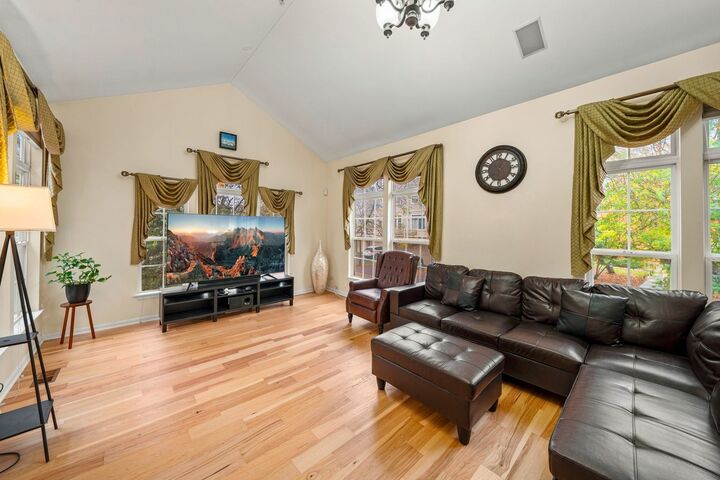 Property Photo:  2820 N Greenwood Avenue  IL 60004 