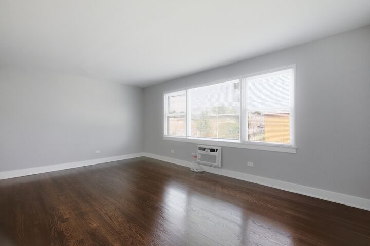 Property Photo: 7900 S Merrill Avenue 2A IL 60649