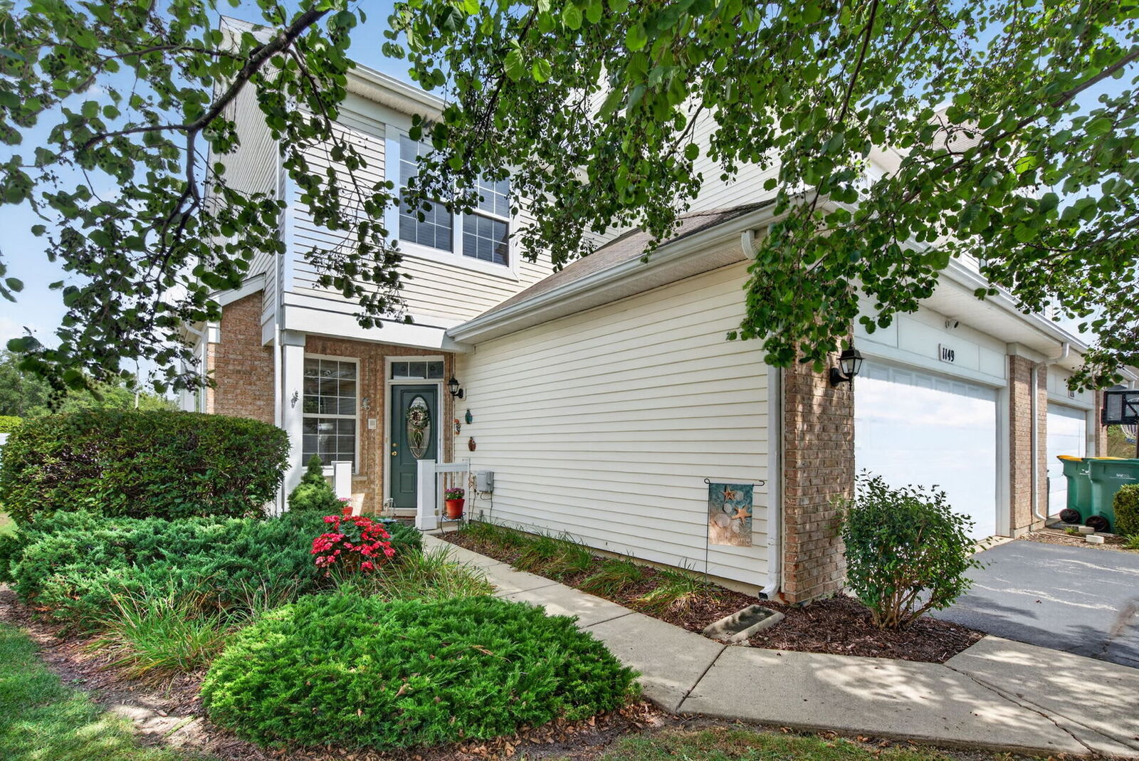 Property Photo: 1149 Heron Circle IL 60431