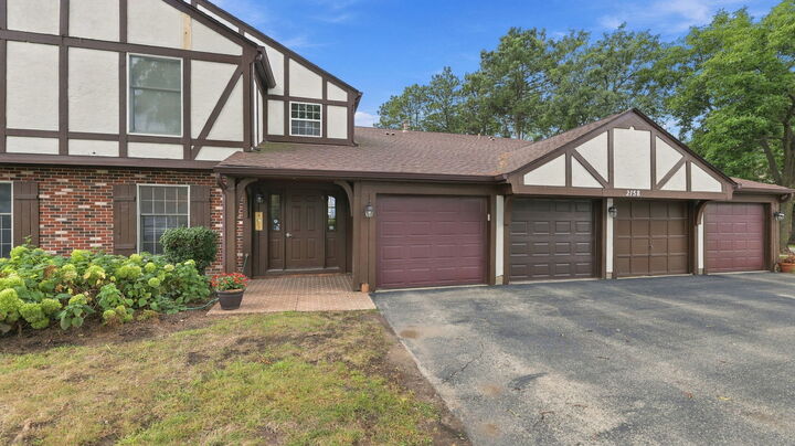 Property Photo:  2158 Lancaster Circle 101C  IL 60565 