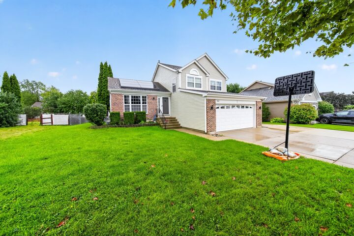 Property Photo:  353 Valley Forge Avenue  IL 60177 