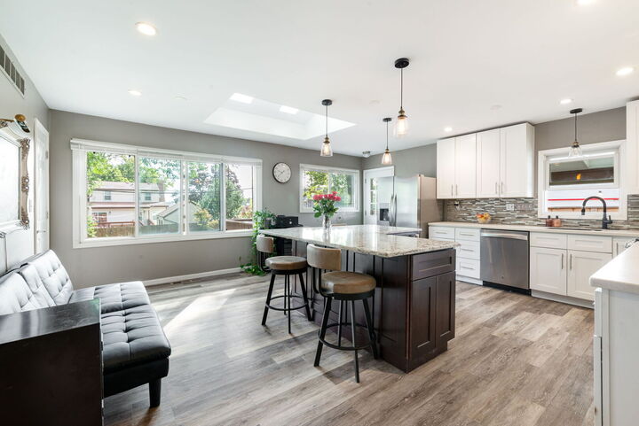 Property Photo:  4241 Washington Street  IL 60515 