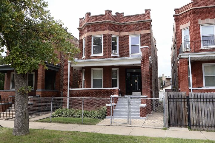Property Photo:  154 N Lamon Avenue  IL 60644 