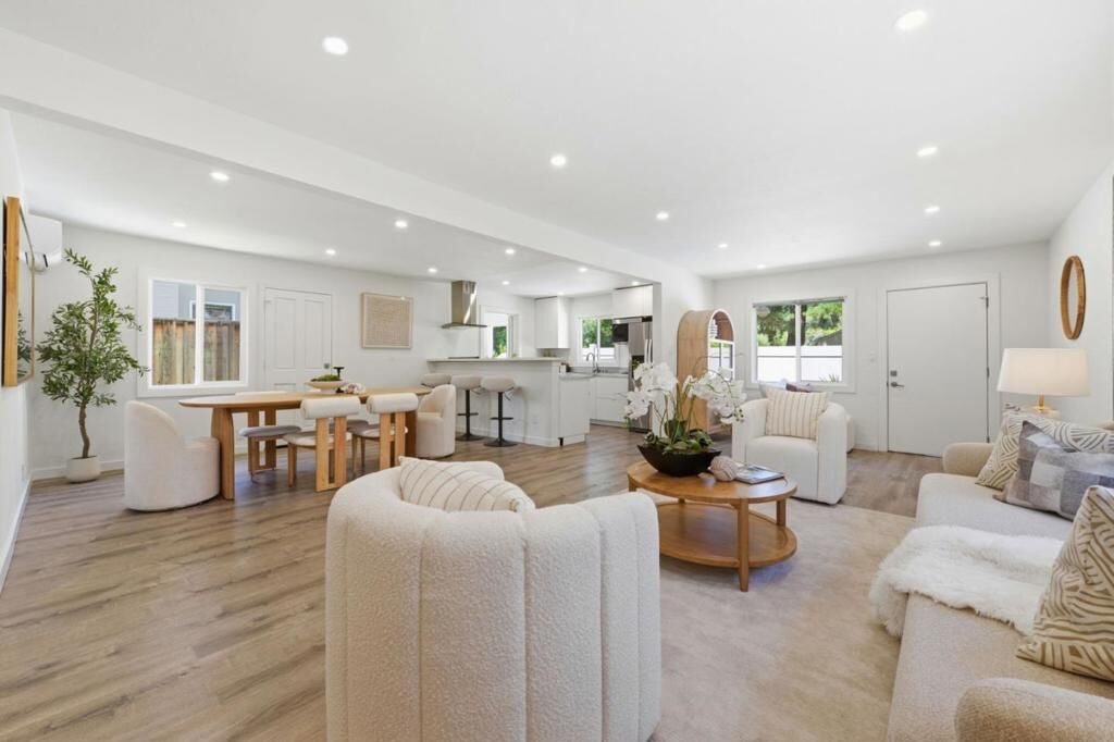 Property Photo:  150 Middlefield Road  CA 94301 
