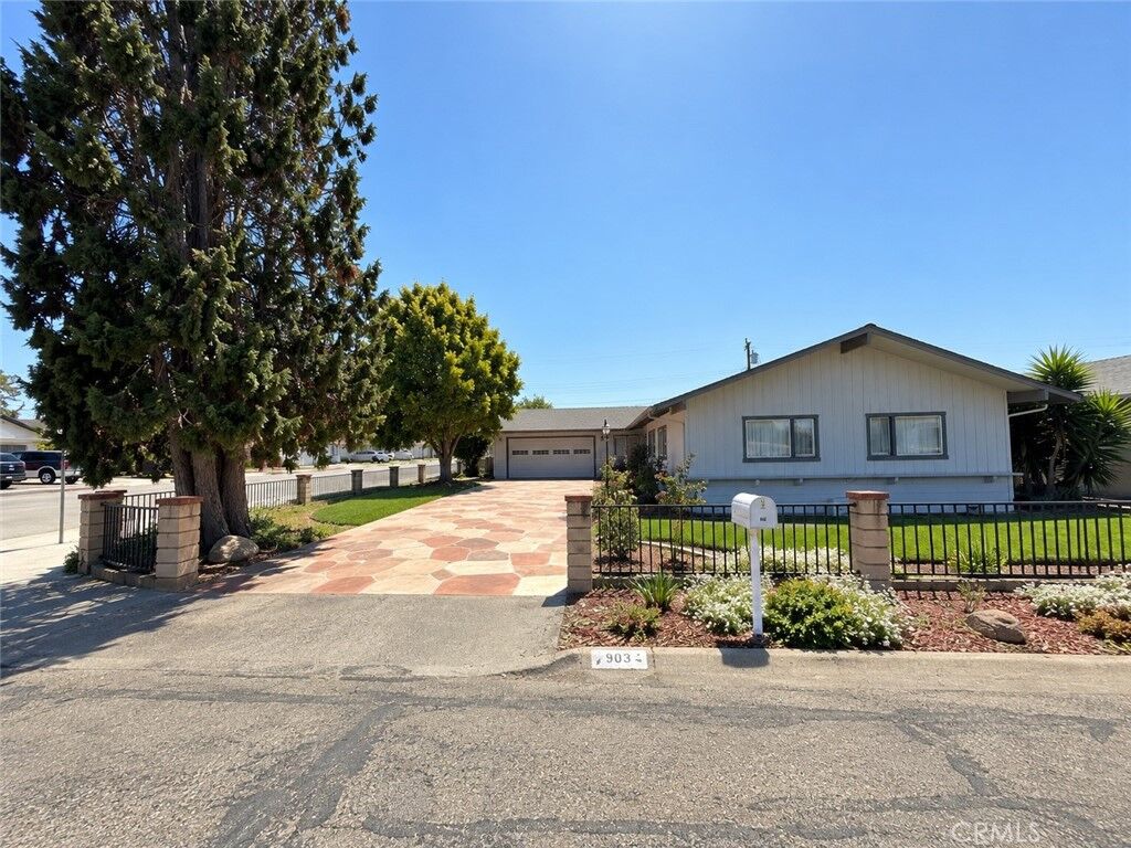 Property Photo:  903 Sandalwood Avenue  CA 93420 