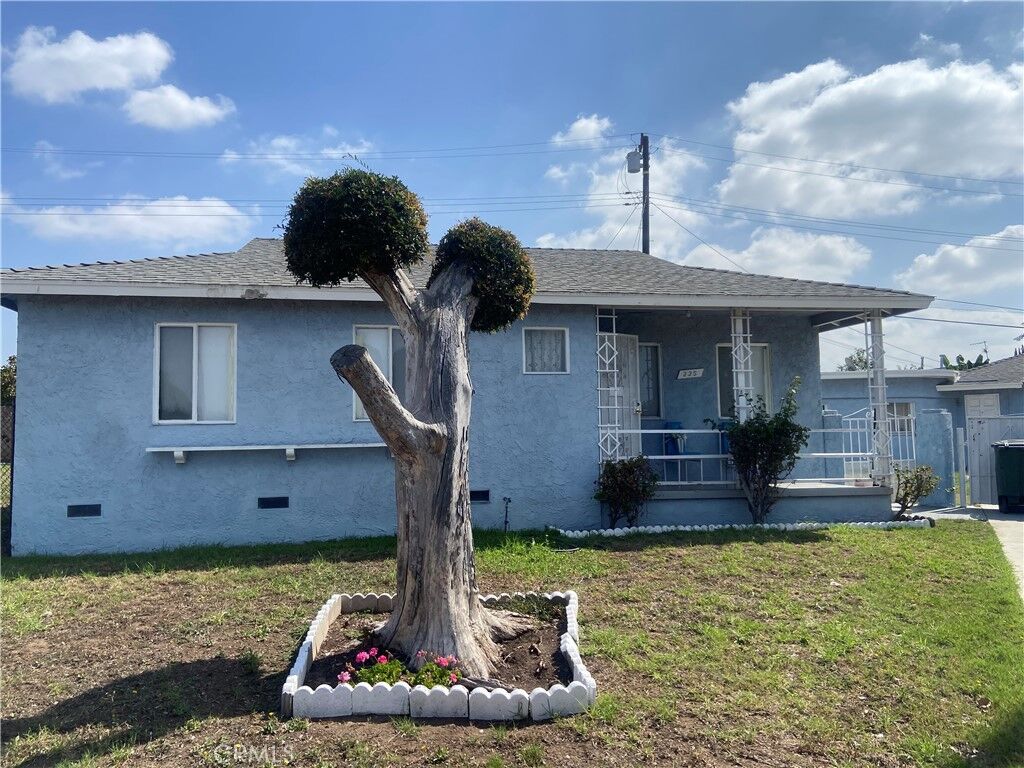 Property Photo:  335 E 158th  CA 90248 