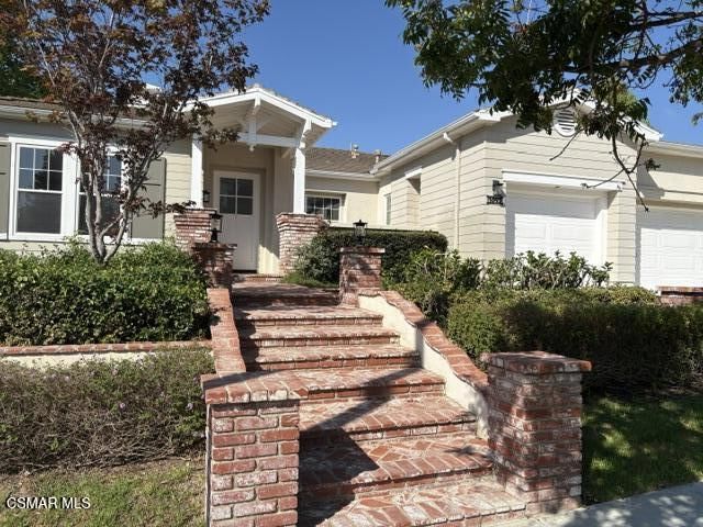 Property Photo:  1091 Via Rafael  CA 91320 