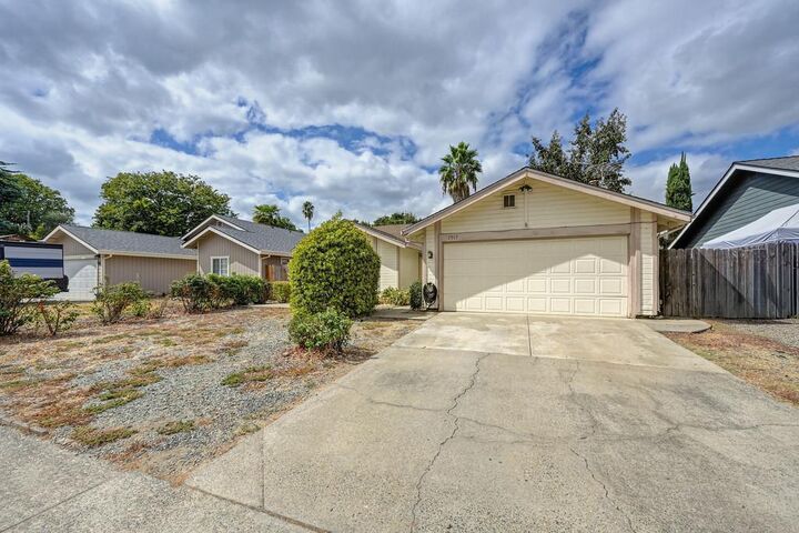 Property Photo: 7917 Daffodil Way CA 95610