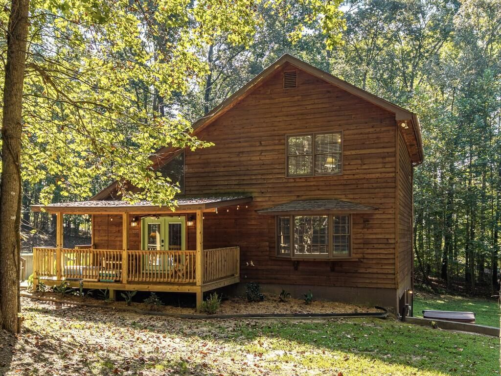 Property Photo: 137 Ridgecrest Court GA 30540