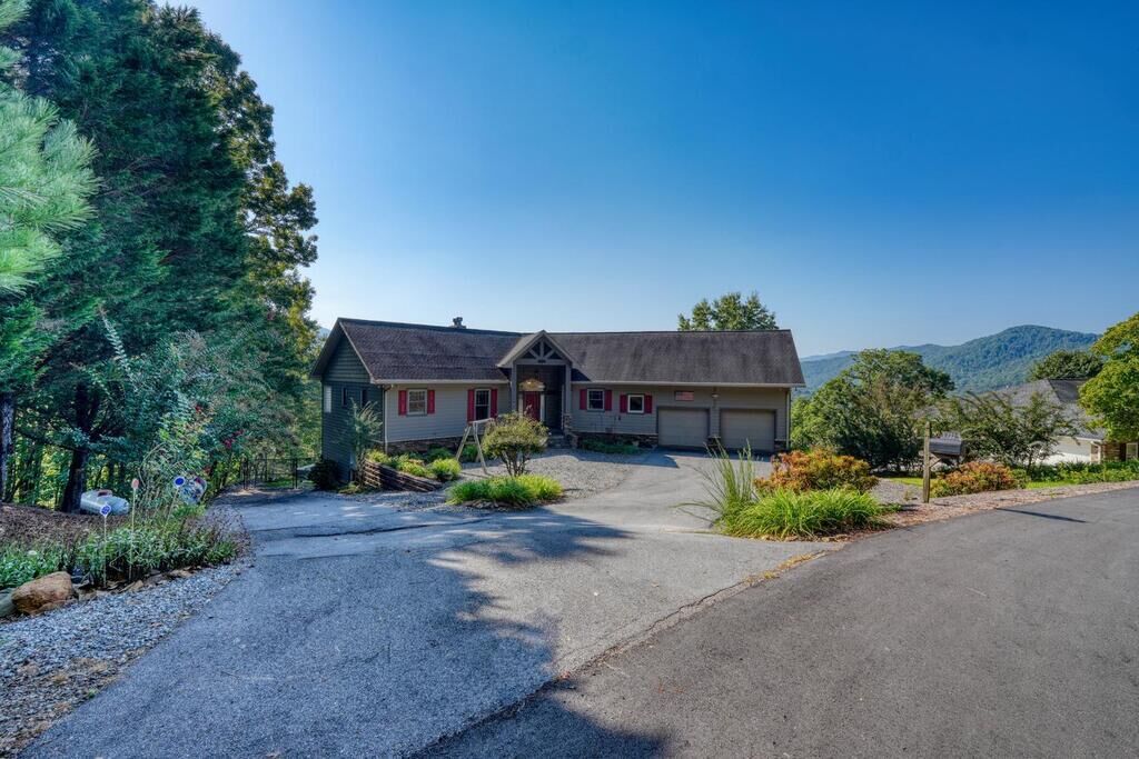 Property Photo: 1722 Victoria Woods Circle GA 30546