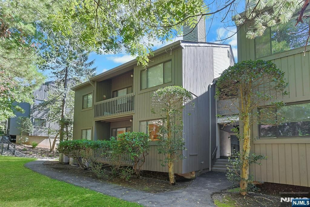 Property Photo:  136 Mulberry Road 6  NJ 07446 