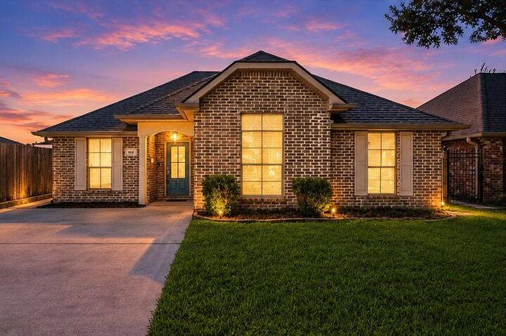 Property Photo:  819 N Atlanta Street  LA 70003 