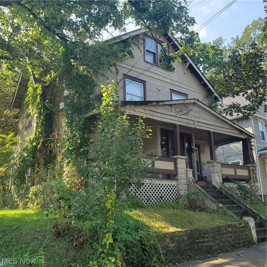 Property Photo: 82 Aqueduct Street OH 44303