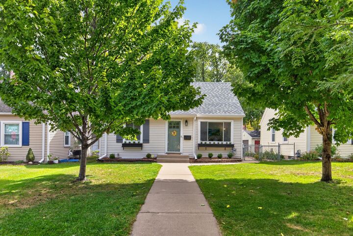 Property Photo:  2705 Georgia Avenue S  MN 55426 