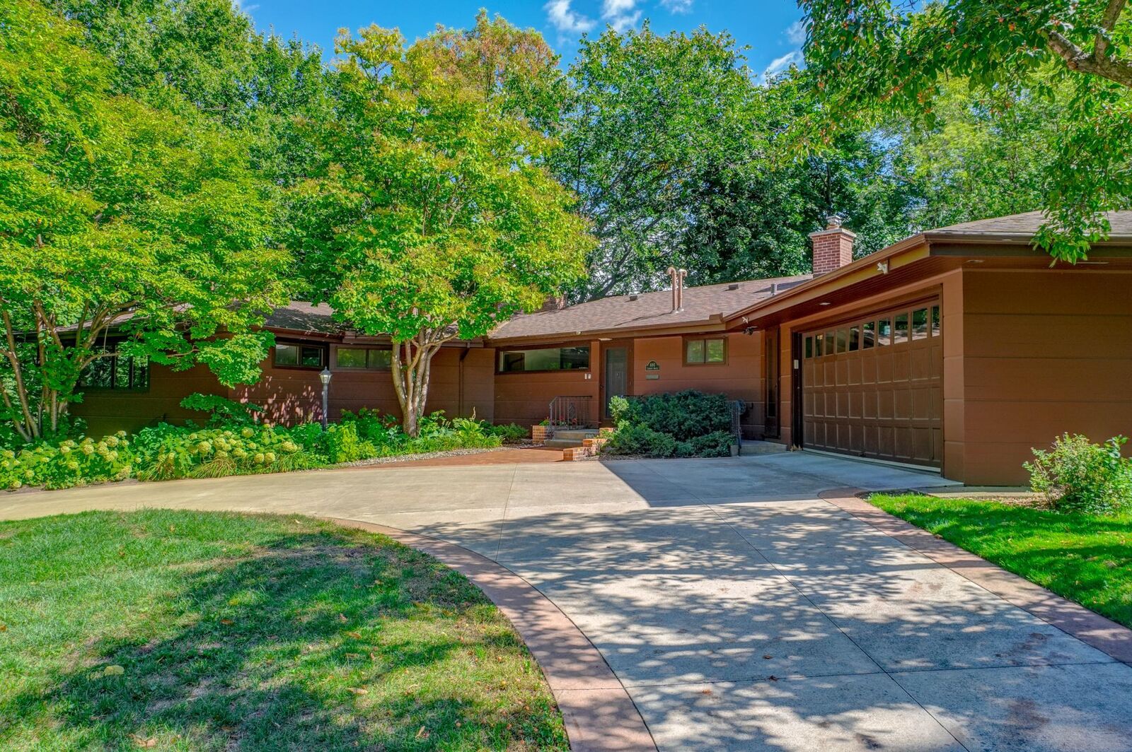 Property Photo:  690 Linwood Avenue  MN 55105 