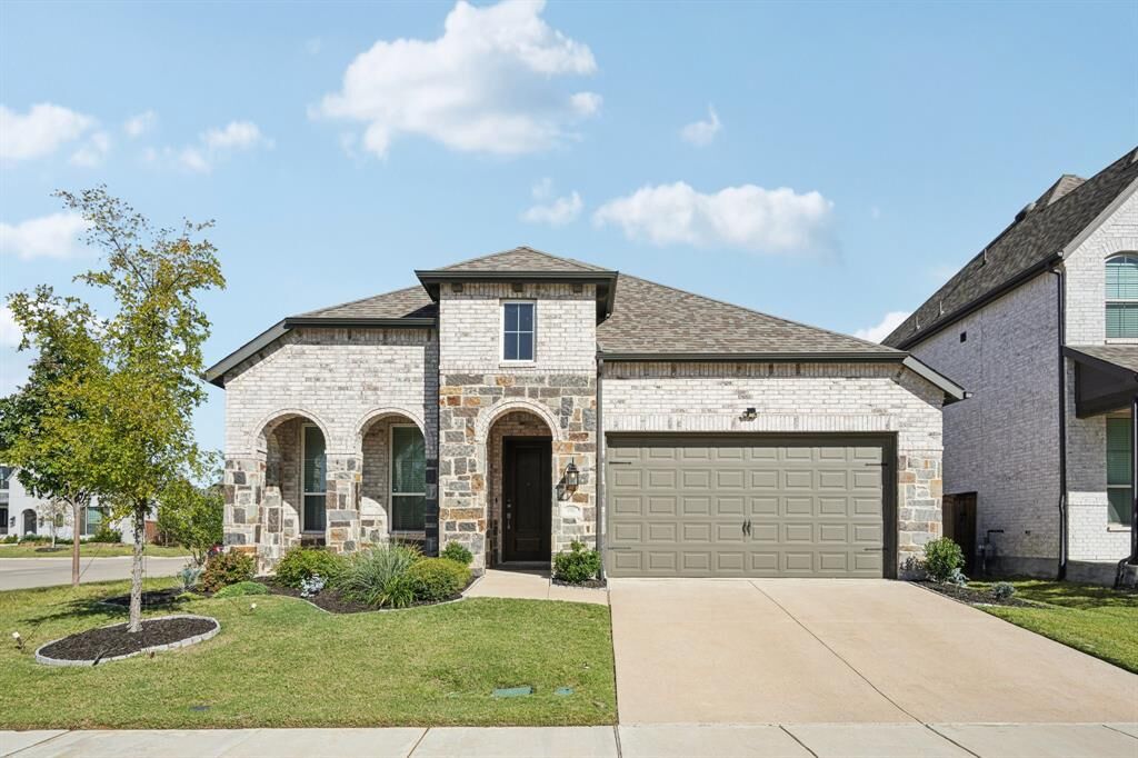 Property Photo: 1901 Braided Mane Avenue TX 76227