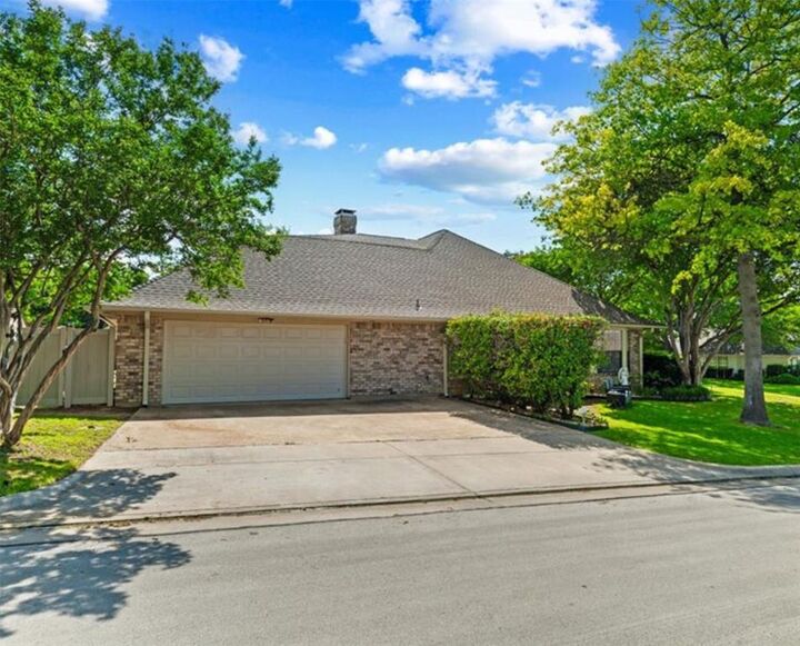 Property Photo:  6004 Lakehurst Drive  TX 76016 