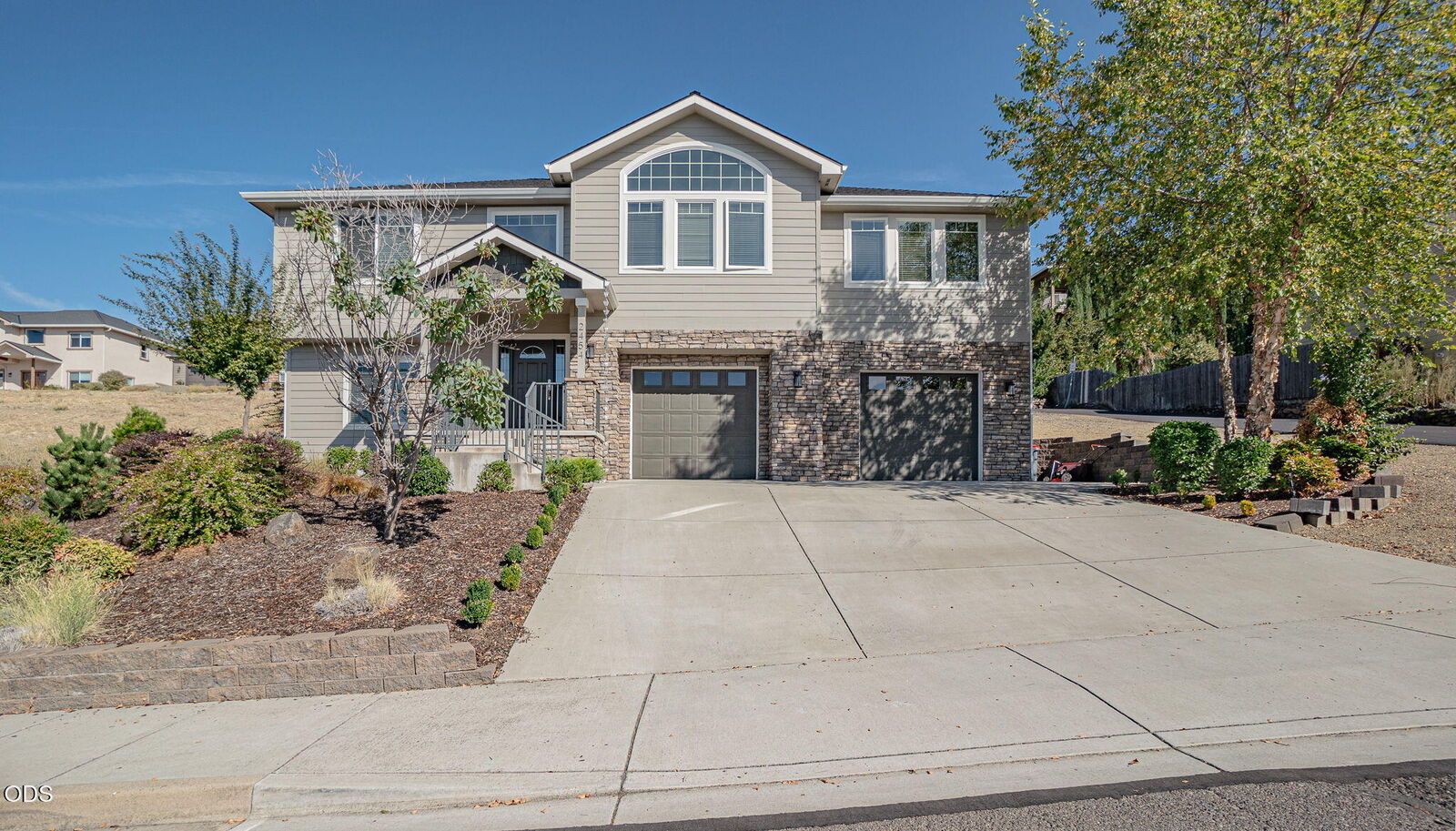 Property Photo: 2454 Herrington Way OR 97504