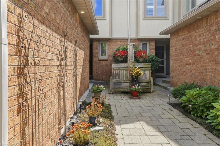 Property Photo:  1724 The Chase 15  ON L5M 4P2 