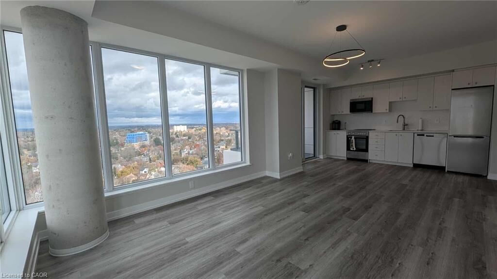 Property Photo:  5 Wellington Street S 1709  ON N2G 0E3 