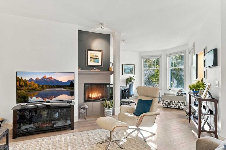 Property Photo:  1450 Memorial Drive NW 1  AB T2N 3E5 