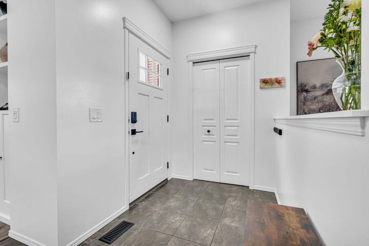 Property Photo:  123 Elgin Meadows Way SE  AB T2Z 0G2 