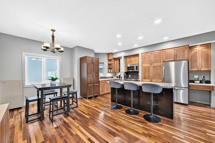 Property Photo:  2315 1 Street NE  AB T2E 9E6 