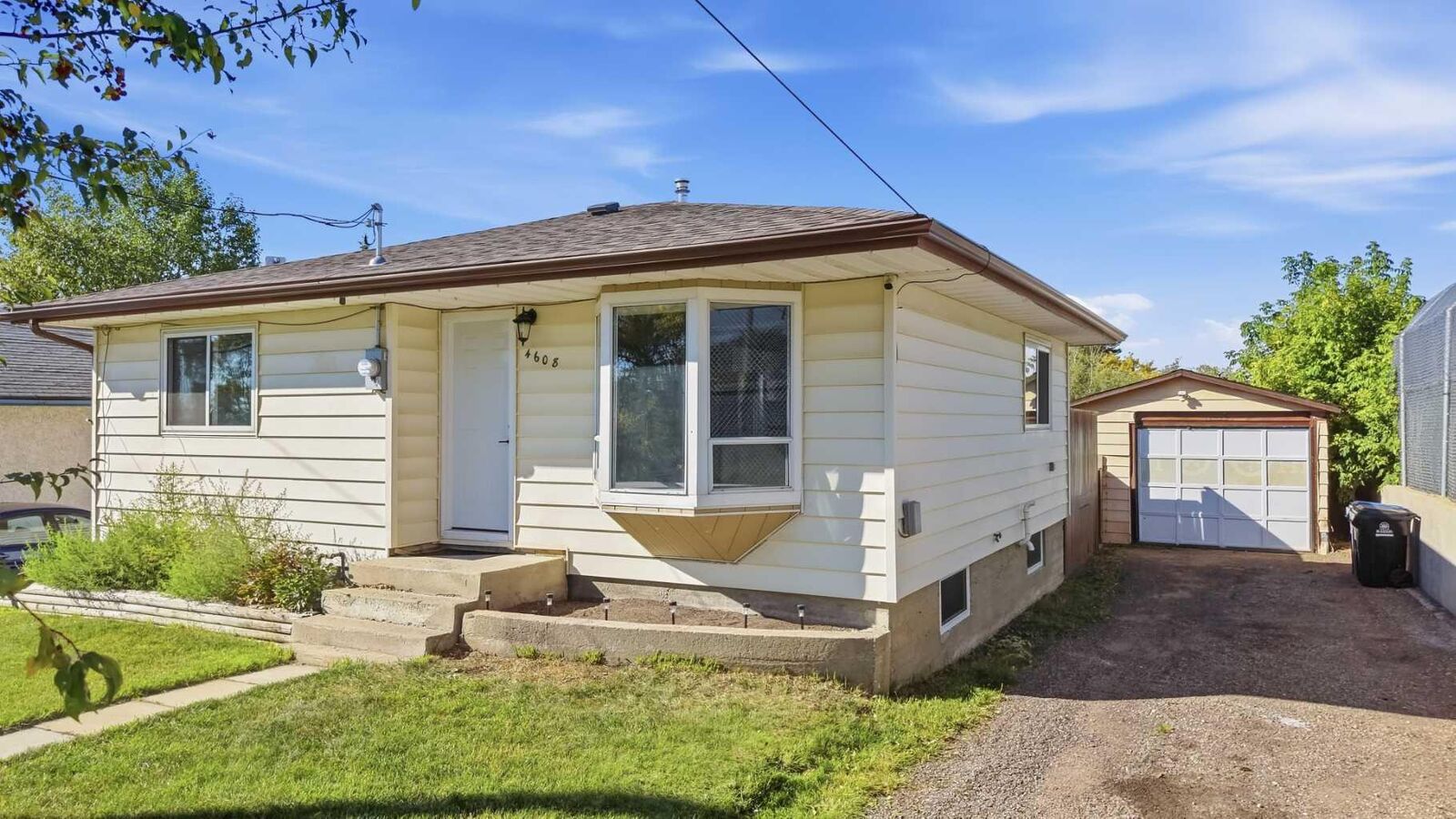 Property Photo:  4608 Broadway Avenue  AB T0M 0J0 