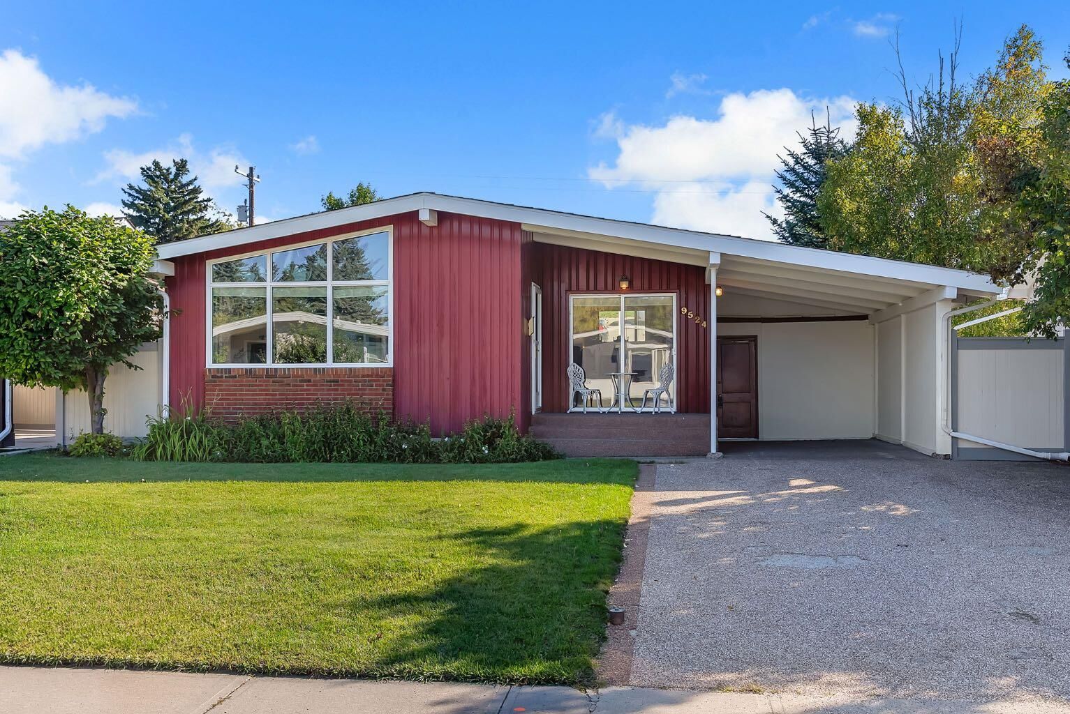 Property Photo:  9524 3 Street SE  AB T2J 0W8 