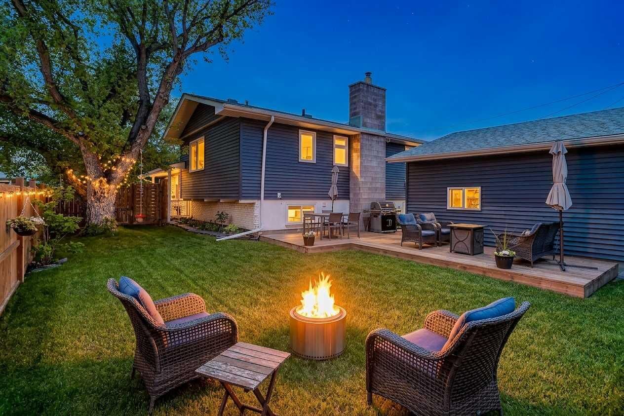 Property Photo:  10704 Maplecrest Road SE  AB T2J 1X9 