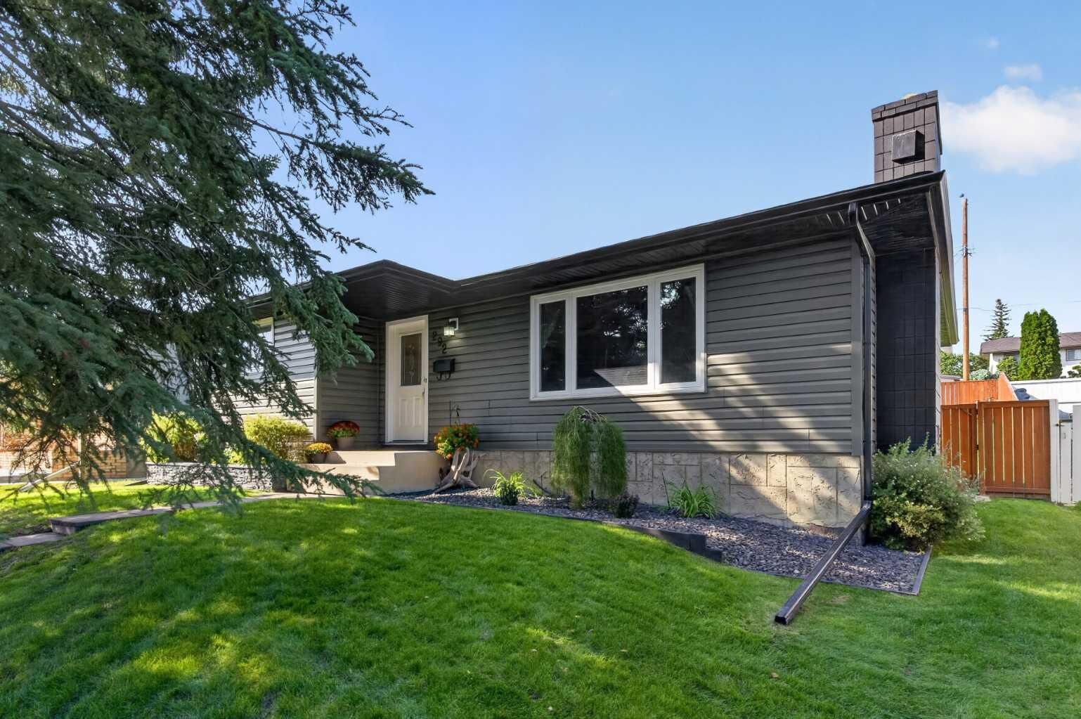 Property Photo:  292 Silver Brook Way NW  AB T3B 3G8 