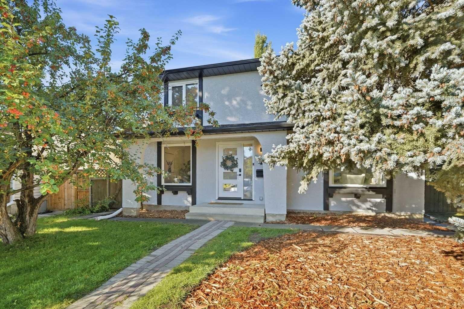 Property Photo:  44 Cedarwood Bay SW  AB T2W 3H7 