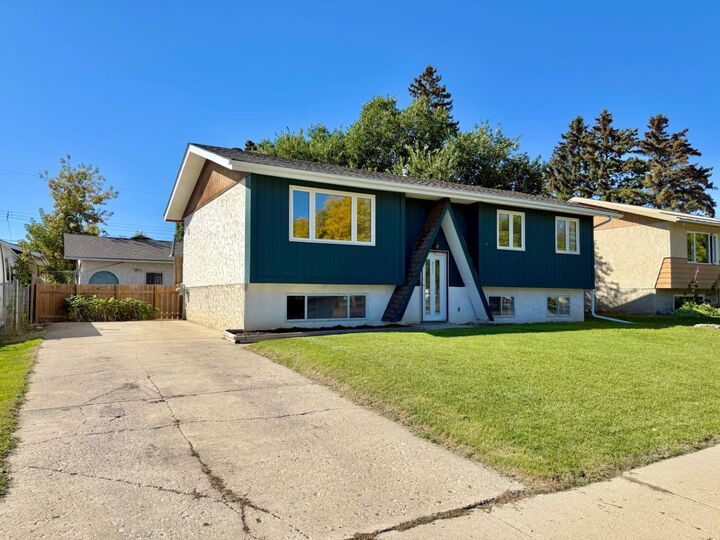 Property Photo: 921 Ellis Crescent SE AB T1V 1J1