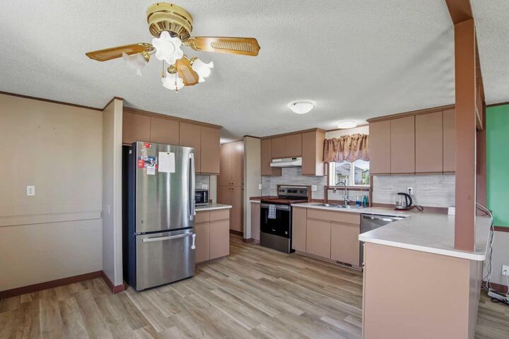 Property Photo:  9711 103 Avenue  AB T8X 5E9 