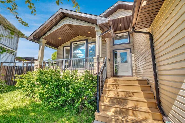 Property Photo:  188 Aspen Creek Crescent  AB T1P 0A7 