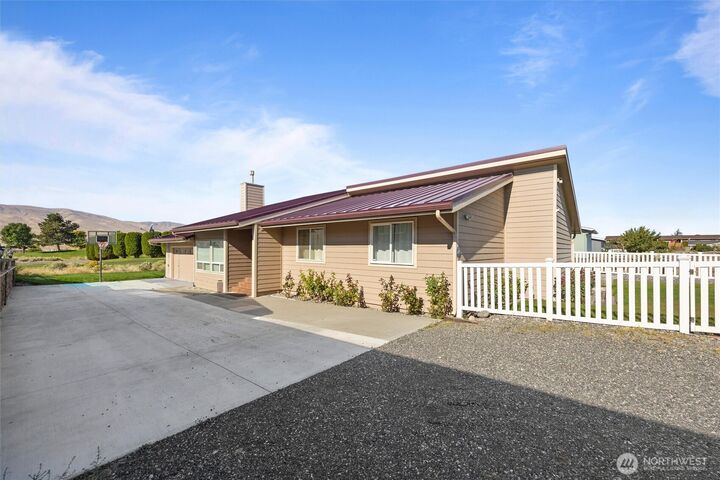 Property Photo: 210 SW Pear Place WA 99349