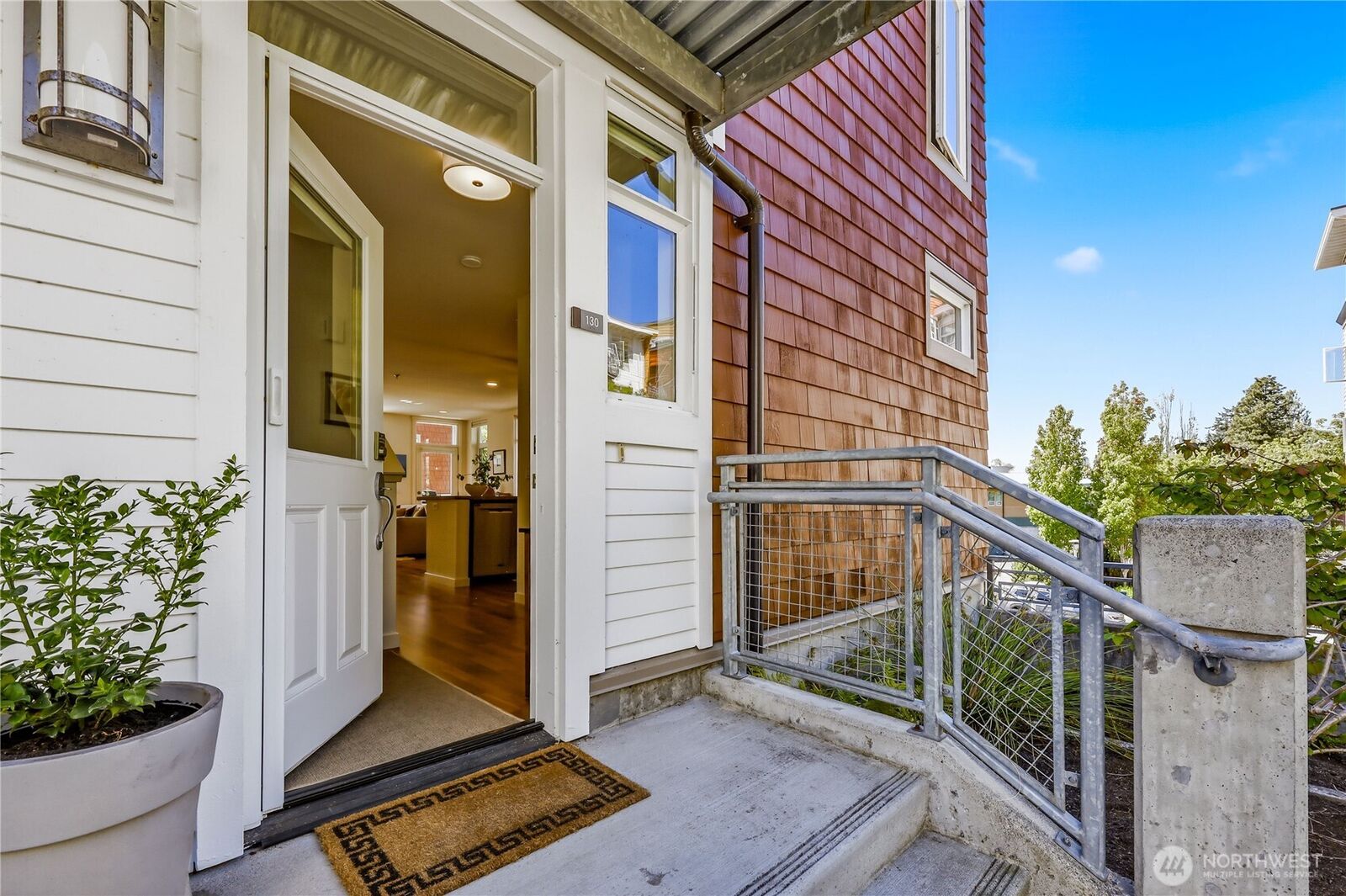 Property Photo: 130 Harbor Square Loop NE H1 WA 98110