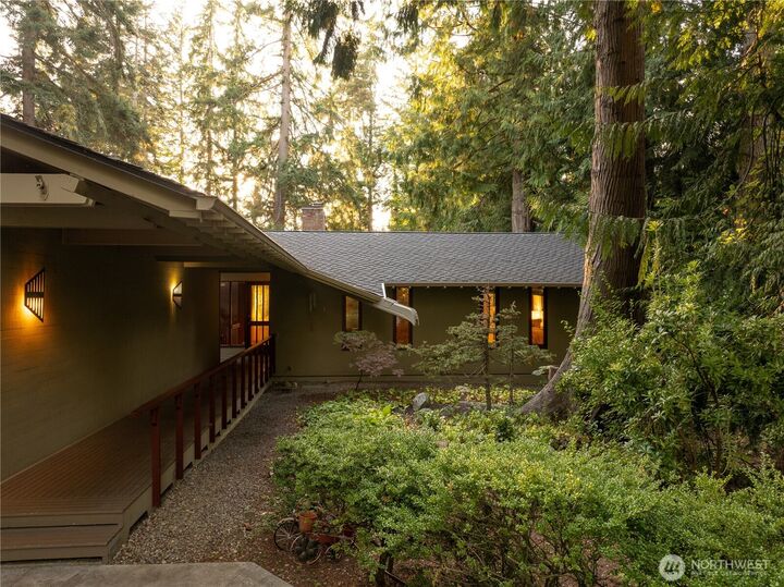 Property Photo: 18710 88th Avenue W WA 98026