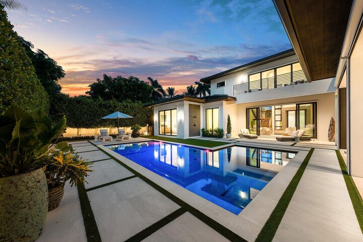 Property Photo:  800 Seagate Drive  FL 33483 