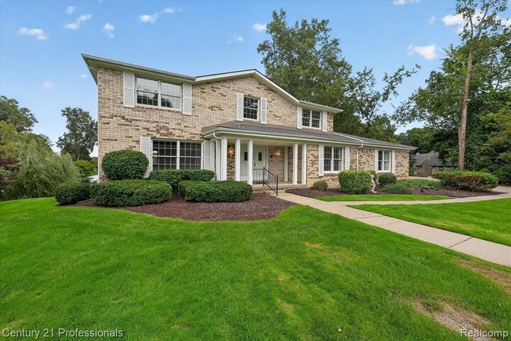 Property Photo:  6075 Quaker Lane  MI 48094 