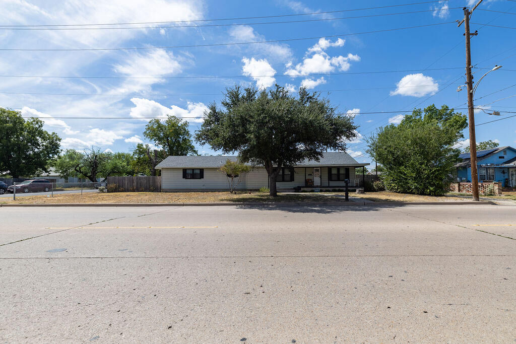 Property Photo: 1005 Oaks N Oakes Street TX 76903