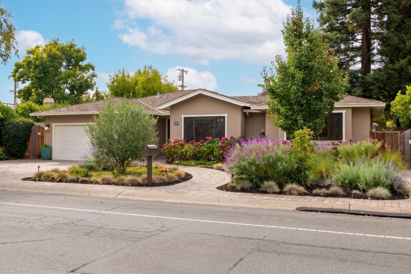 Property Photo: 1450 Oak Avenue CA 94024