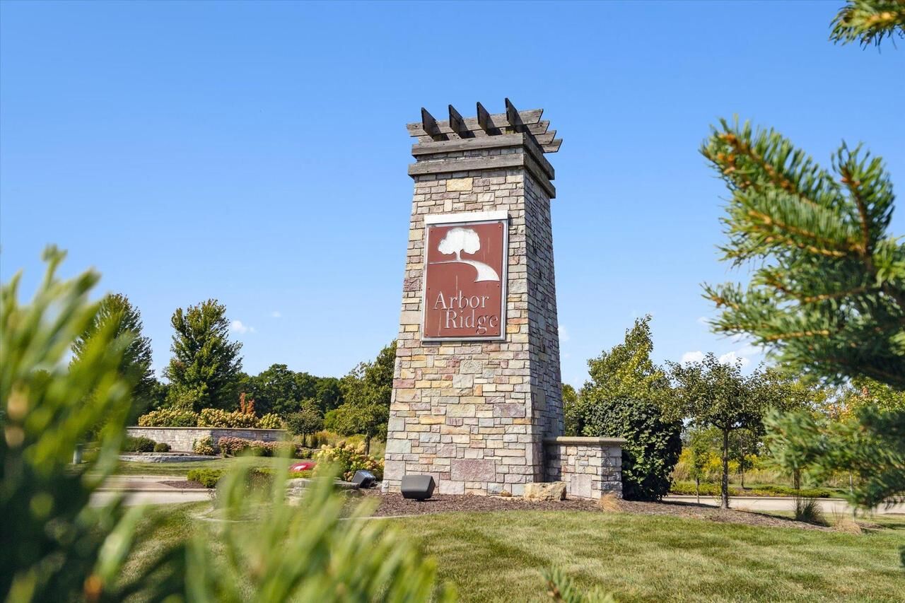 Property Photo:  2829 Oakridge Bend  WI 53548 