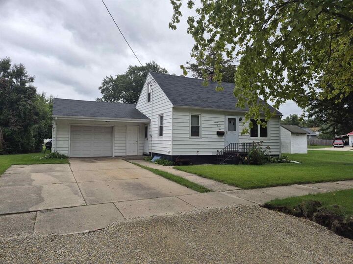 Property Photo:  1121 Putnam Avenue  WI 53546 