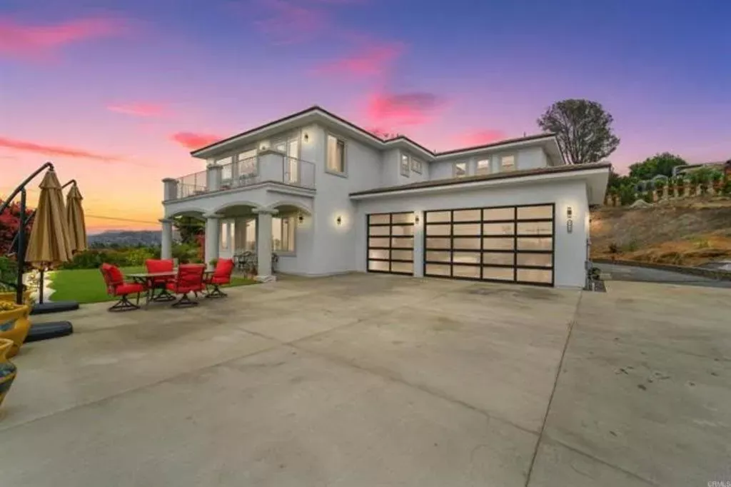 Property Photo: 1830 Vista Way CA 92019