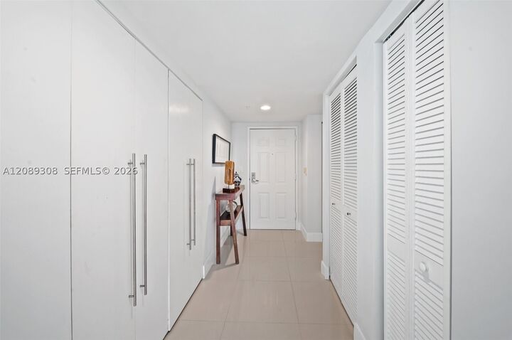 Property Photo:  1155 Brickell Bay Dr 1001  FL 33131 