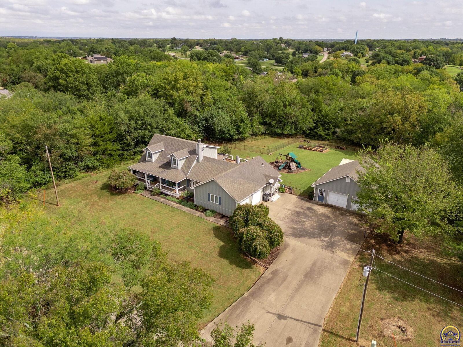 Property Photo: 6288 Ridgeview Dr KS 66070