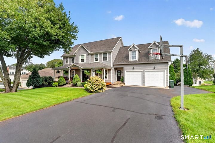 Property Photo:  17 Knoll Lane  CT 06067 