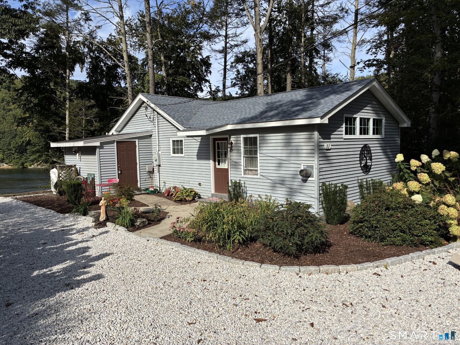 Property Photo:  11 Mohawk Trail  CT 06482 